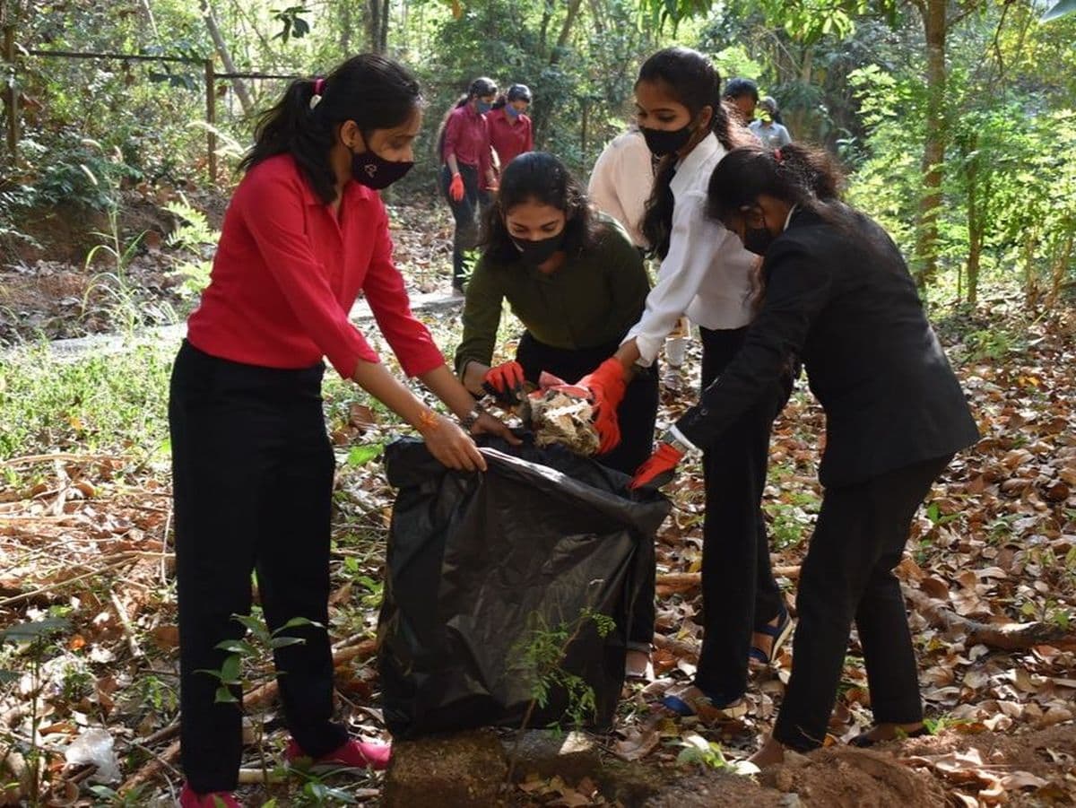 students-take-up-campus-cleaning-drive-aimit