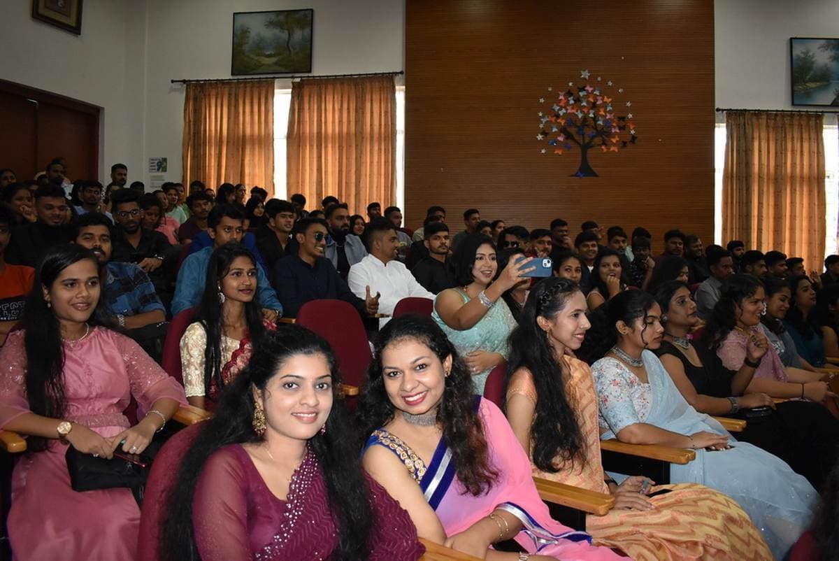 Junior MBA students give cultural farewell to seniors