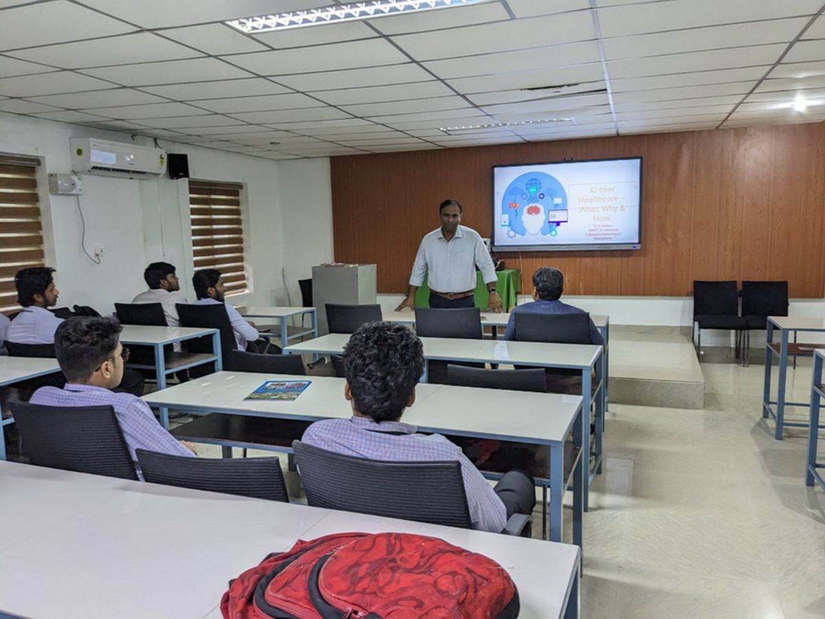 Dr Ruban delivers guest lecture on AI over healthcare - AIMIT