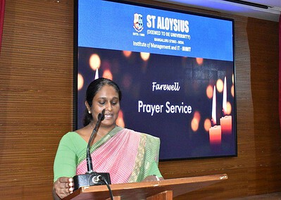 Prayer service held for outgoing MBA students