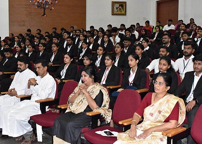 Prayer service held for outgoing MBA students