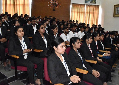 Prayer service held for outgoing MBA students