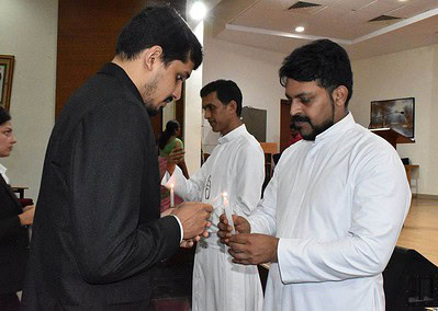 Prayer service held for outgoing MBA students