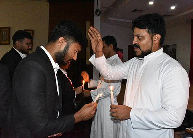 Prayer service held for outgoing MBA students